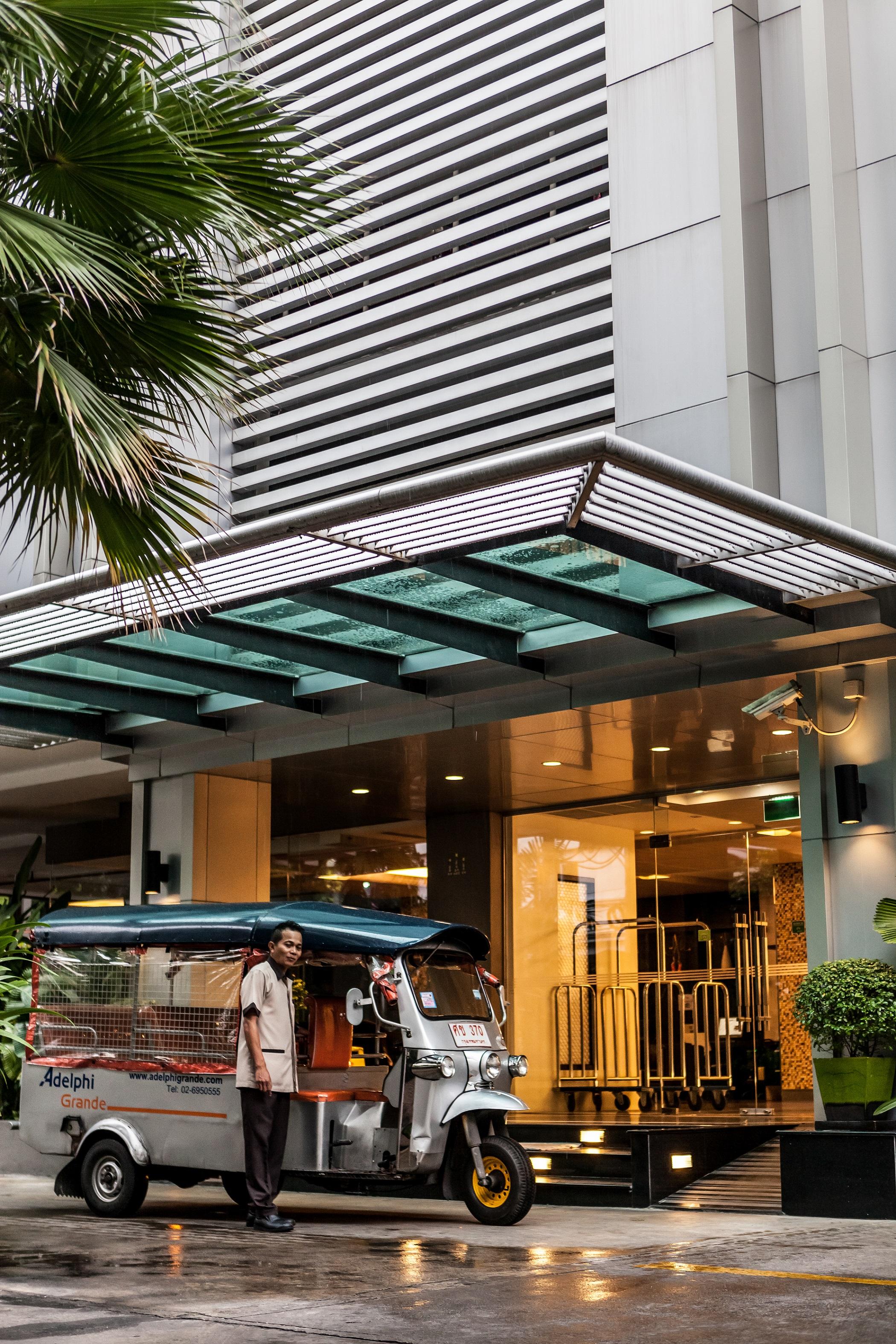 Отель Adelphi Grande Sukhumvit Бангкок Экстерьер фото