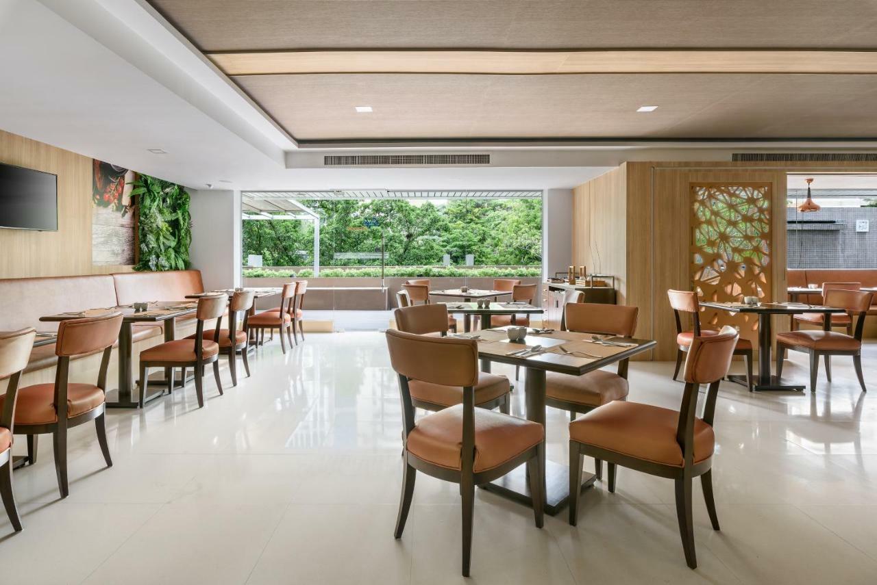 Отель Adelphi Grande Sukhumvit Бангкок Экстерьер фото