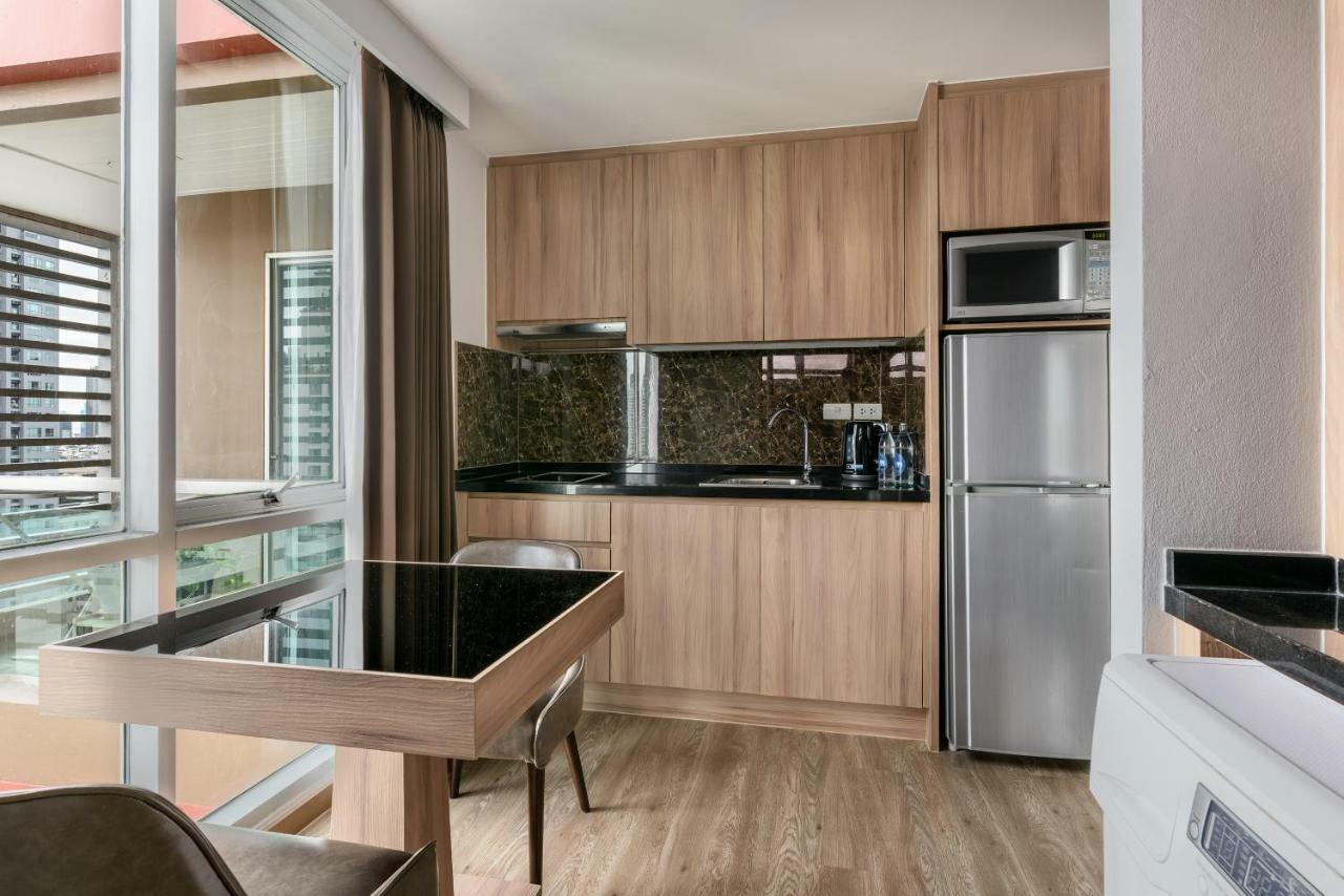 Отель Adelphi Grande Sukhumvit Бангкок Экстерьер фото